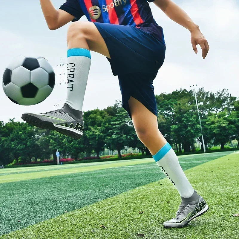 New Men Soccer Shoes Professional Football Boots Soccer Training Shoes Cleats High-quality Ultralight Outdoor Match Non-Slip