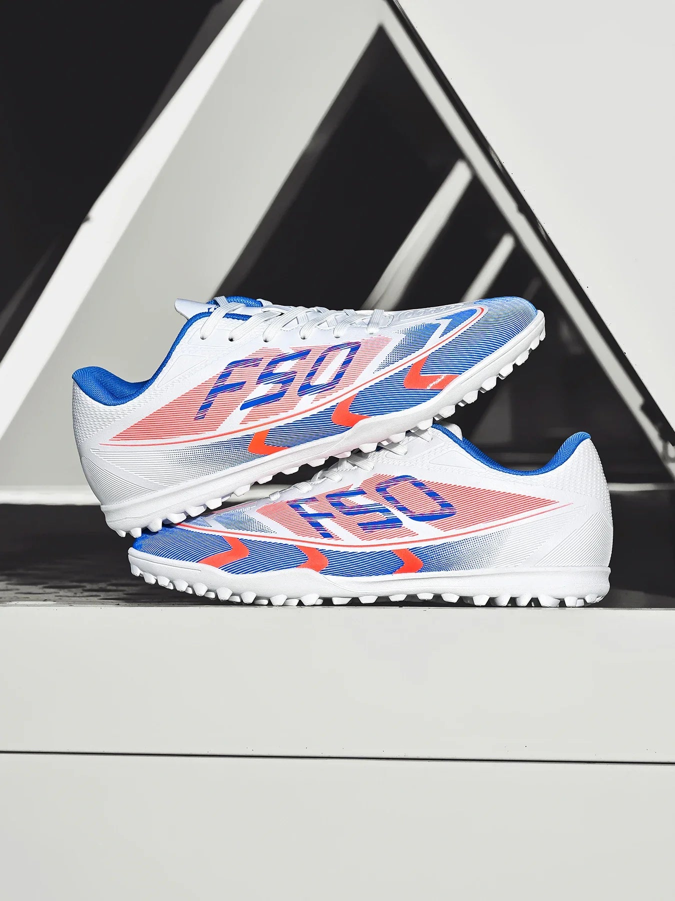 Soccer shoes, unisex style, comfortable, breathable, wear-resistant, available in TF and FG, two colors to choose from.