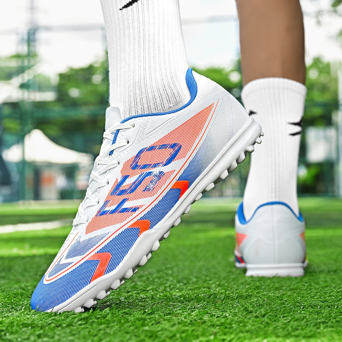 Soccer shoes, unisex style, comfortable, breathable, wear-resistant, available in TF and FG, two colors to choose from.
