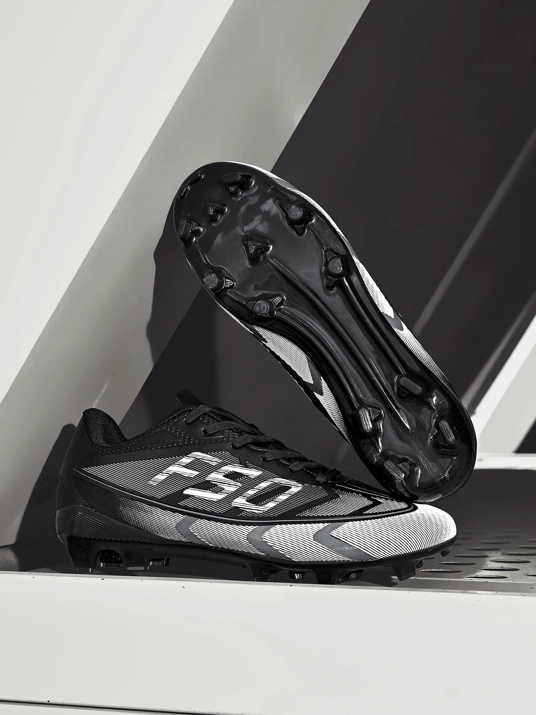 Soccer shoes, unisex style, comfortable, breathable, wear-resistant, available in TF and FG, two colors to choose from.