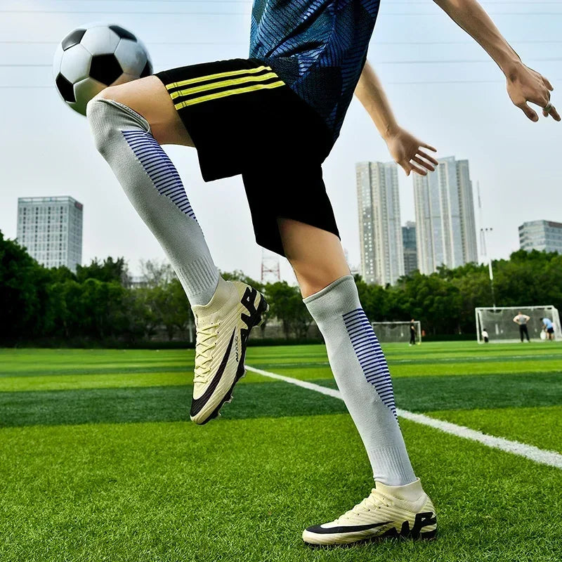 New Men Soccer Shoes Professional Football Boots Soccer Training Shoes Cleats High-quality Ultralight Outdoor Match Non-Slip