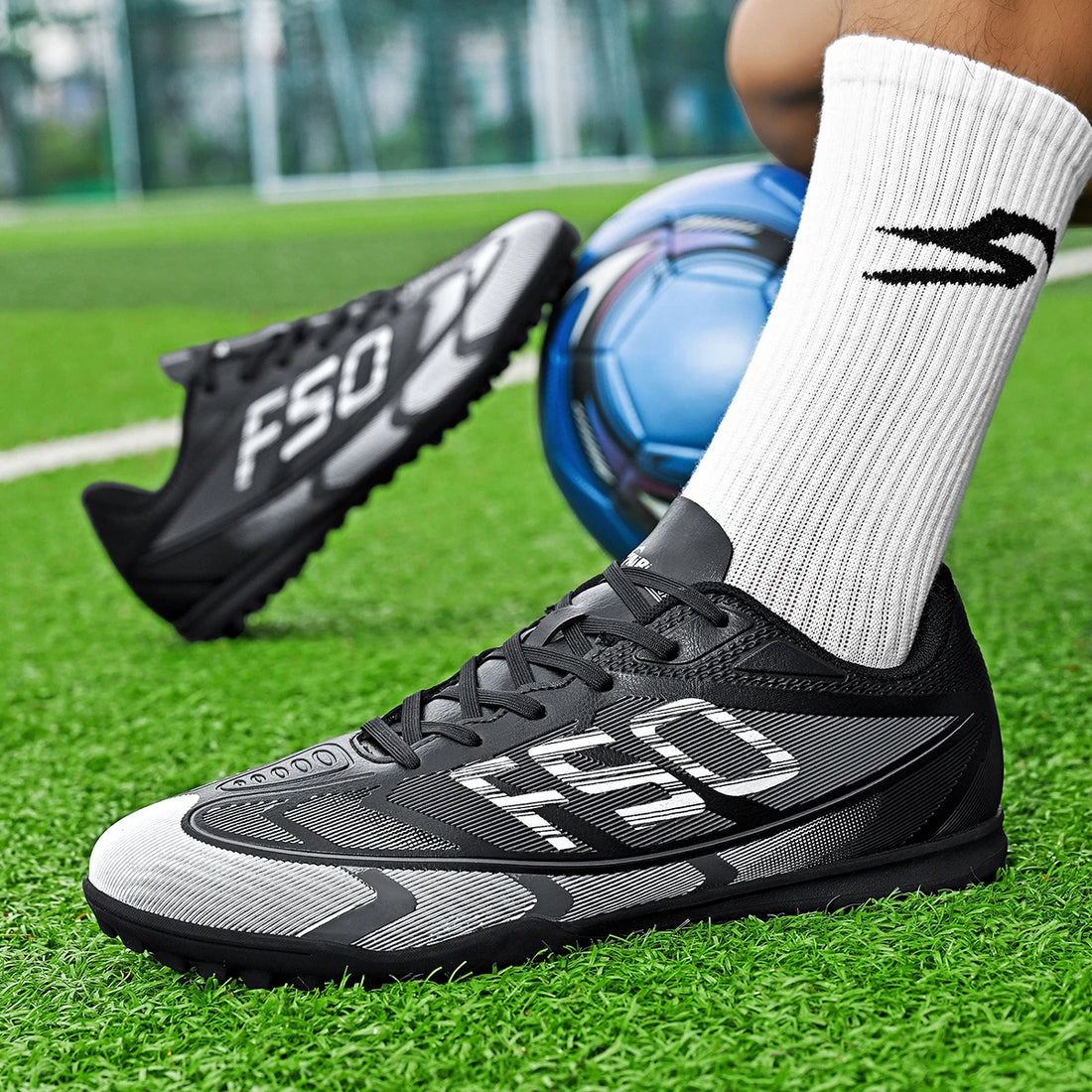 Soccer shoes, unisex style, comfortable, breathable, wear-resistant, available in TF and FG, two colors to choose from.