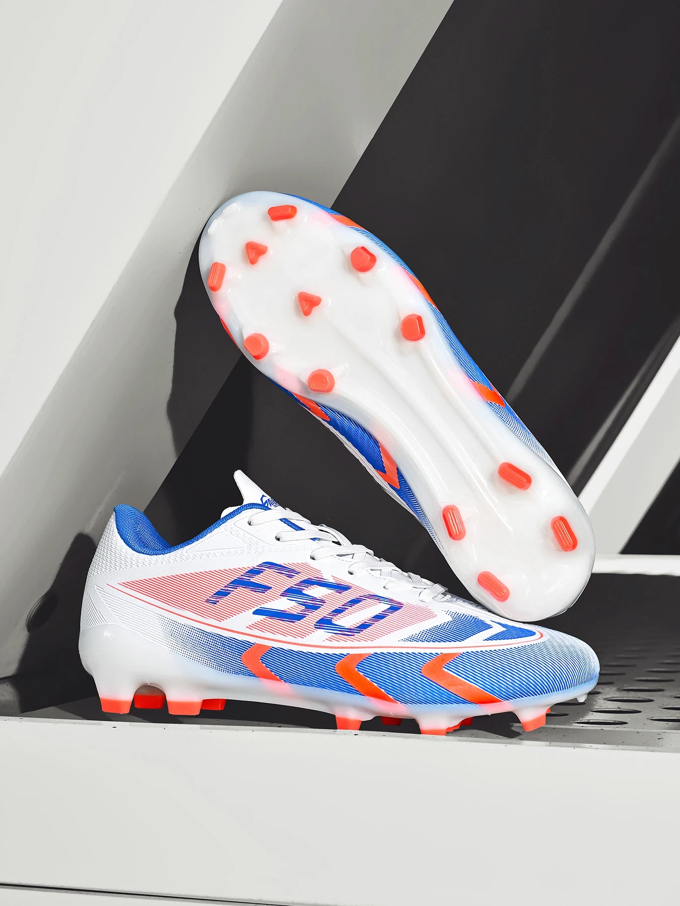 Soccer shoes, unisex style, comfortable, breathable, wear-resistant, available in TF and FG, two colors to choose from.